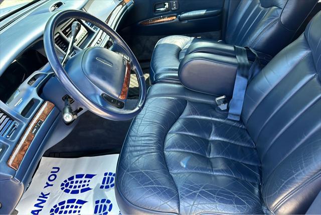 used 1995 Lincoln Town Car car, priced at $13,950