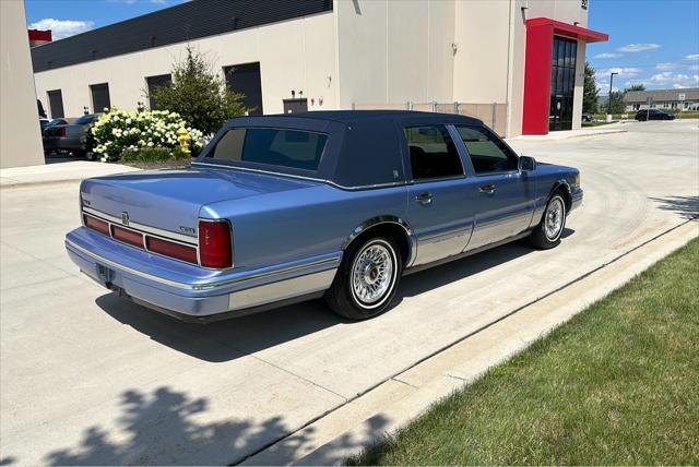 used 1995 Lincoln Town Car car, priced at $13,950