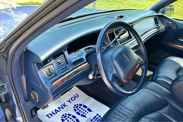 used 1995 Lincoln Town Car car, priced at $13,950