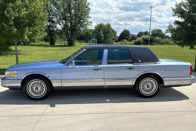 used 1995 Lincoln Town Car car, priced at $13,950