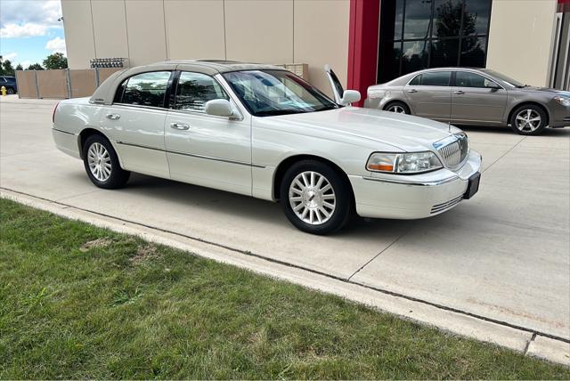 used 2004 Lincoln Town Car car, priced at $7,950