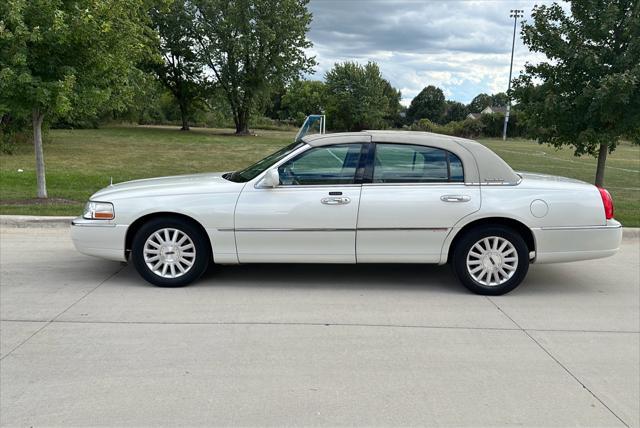 used 2004 Lincoln Town Car car, priced at $7,950