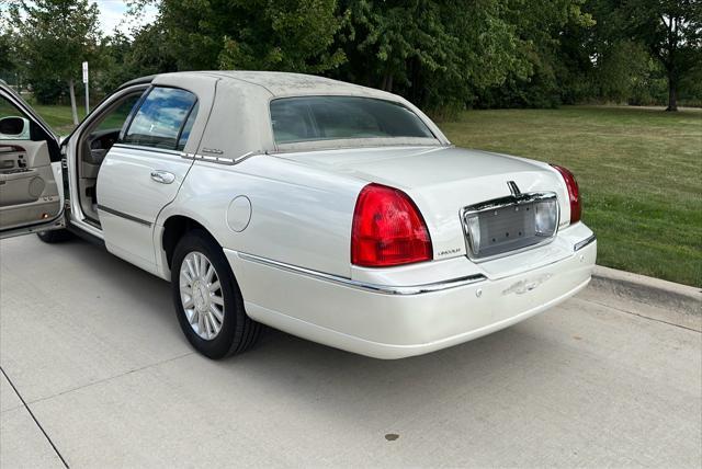 used 2004 Lincoln Town Car car, priced at $7,950