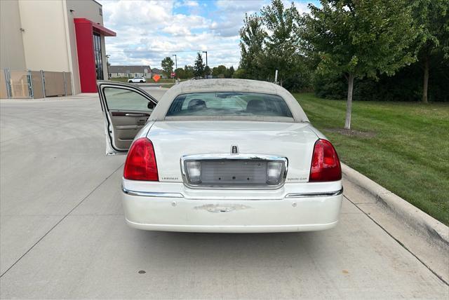 used 2004 Lincoln Town Car car, priced at $7,950