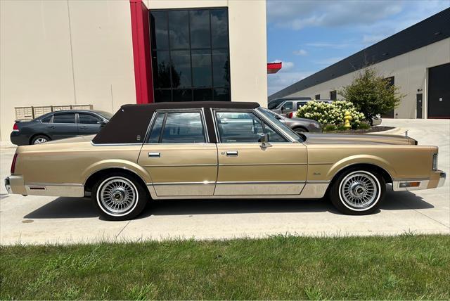 used 1985 Lincoln Town Car car, priced at $12,950