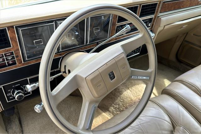 used 1985 Lincoln Town Car car, priced at $12,950