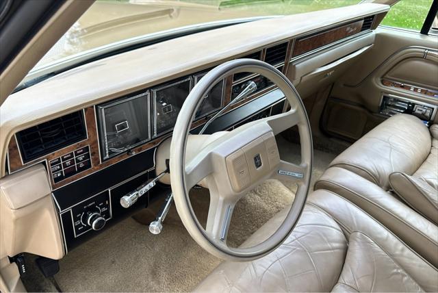 used 1985 Lincoln Town Car car, priced at $12,950