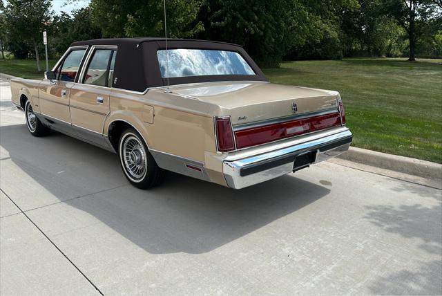 used 1985 Lincoln Town Car car, priced at $12,950