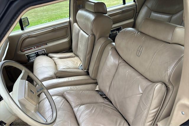 used 1985 Lincoln Town Car car, priced at $12,950