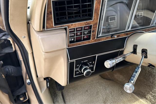 used 1985 Lincoln Town Car car, priced at $12,950