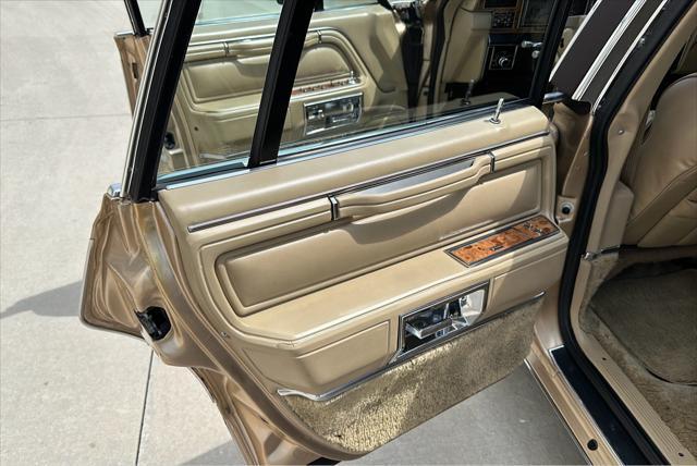 used 1985 Lincoln Town Car car, priced at $12,950