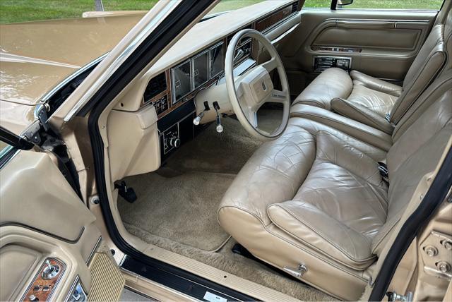 used 1985 Lincoln Town Car car, priced at $12,950