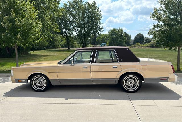 used 1985 Lincoln Town Car car, priced at $12,950