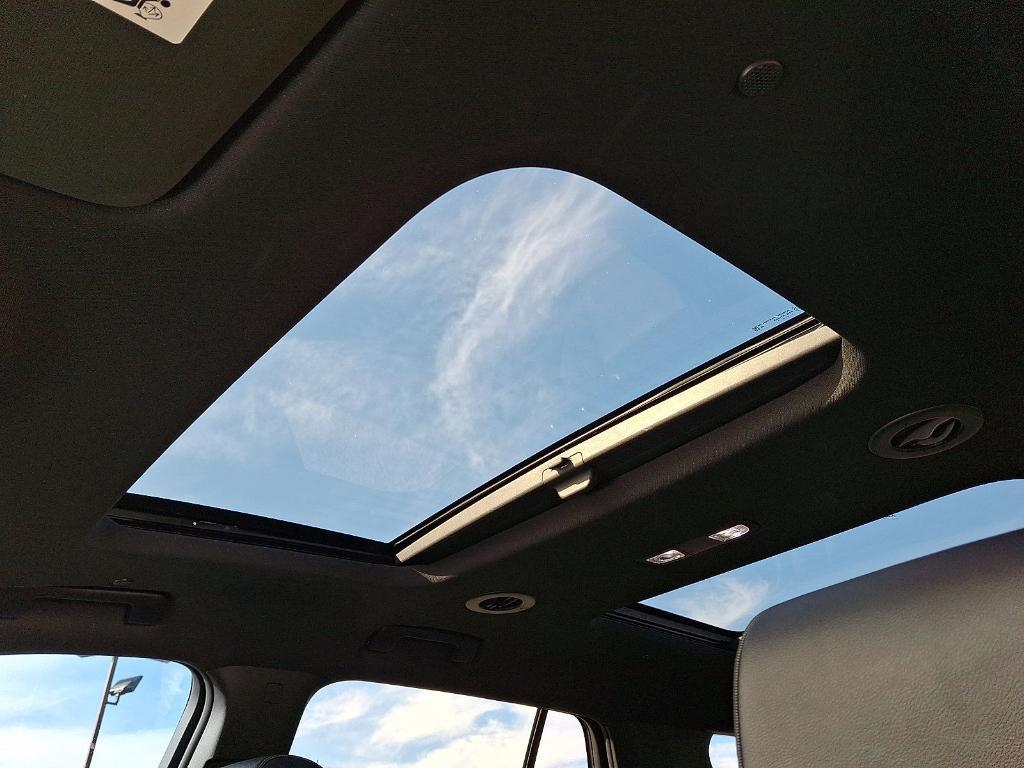 used 2023 Chevrolet Traverse car, priced at $36,202