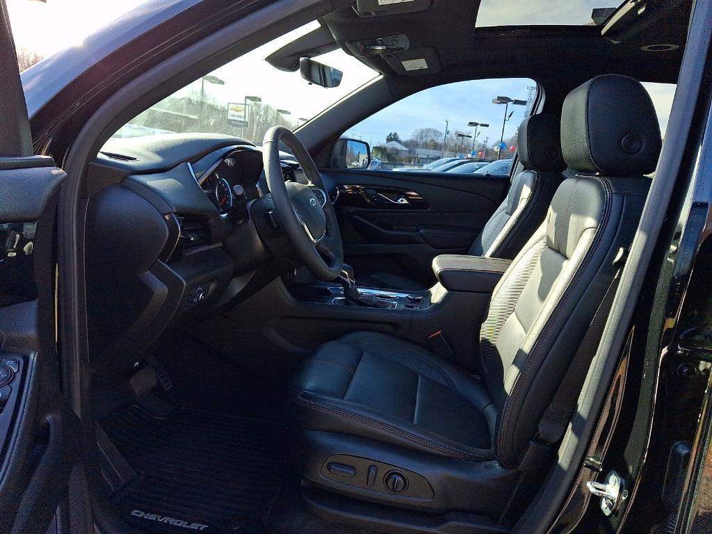 used 2023 Chevrolet Traverse car, priced at $36,202