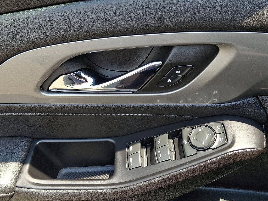 used 2023 Chevrolet Traverse car, priced at $29,499