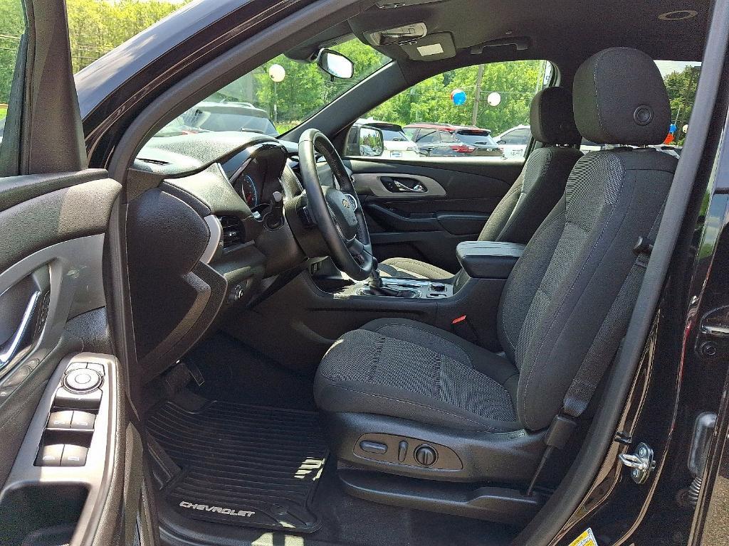 used 2023 Chevrolet Traverse car, priced at $29,499