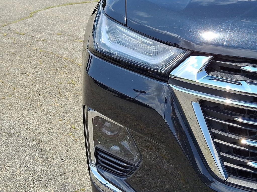 used 2023 Chevrolet Traverse car, priced at $29,499