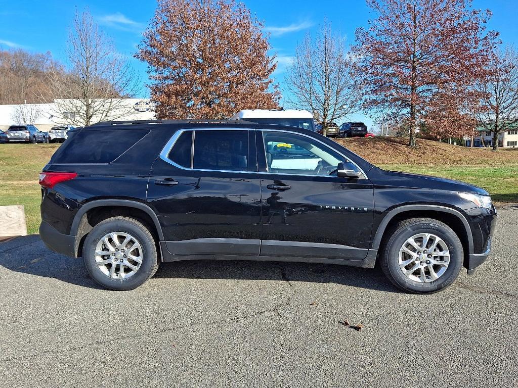 used 2021 Chevrolet Traverse car, priced at $27,495