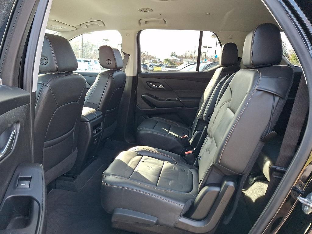 used 2021 Chevrolet Traverse car, priced at $27,495