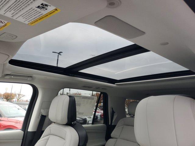 new 2025 Lincoln Navigator car, priced at $96,317