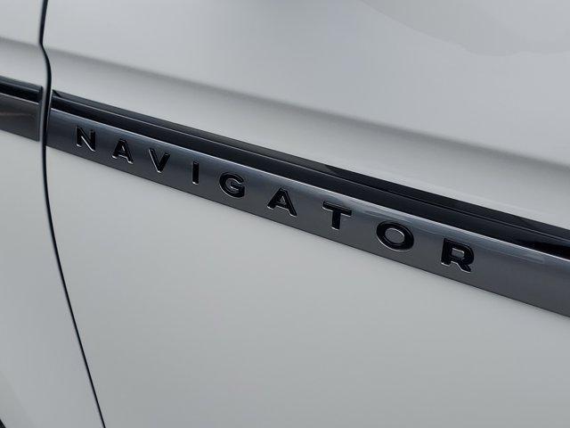 new 2025 Lincoln Navigator car, priced at $96,317