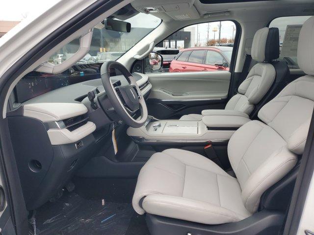 new 2025 Lincoln Navigator car, priced at $96,317