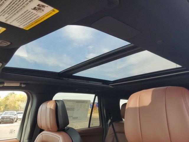 new 2025 Lincoln Navigator car, priced at $93,704