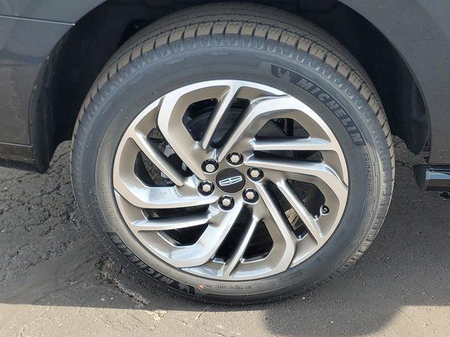 new 2025 Lincoln Navigator car, priced at $93,704