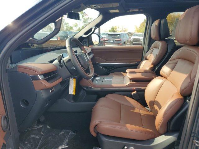 new 2025 Lincoln Navigator car, priced at $93,704