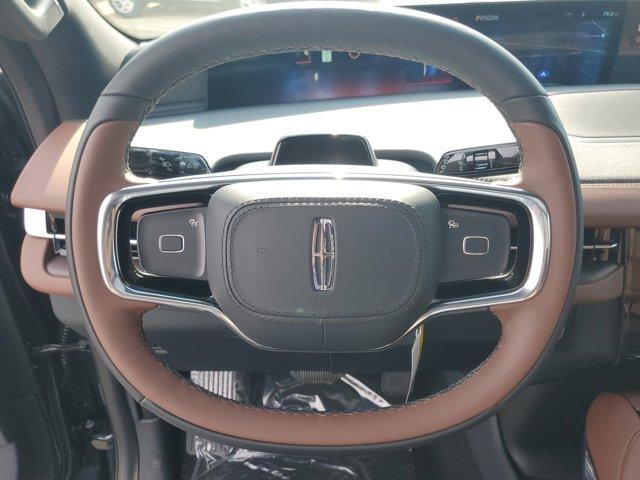 new 2025 Lincoln Navigator car, priced at $93,704