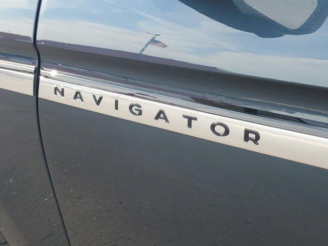 new 2025 Lincoln Navigator car, priced at $93,704