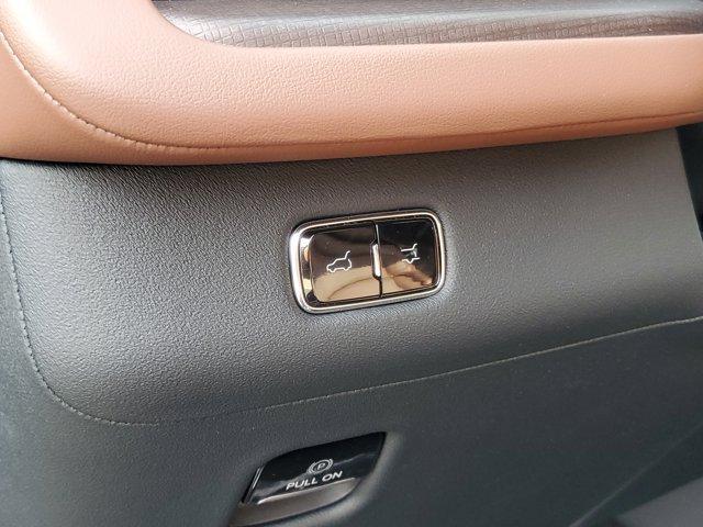 new 2025 Lincoln Navigator car, priced at $93,704