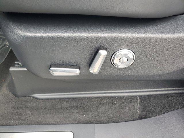 new 2025 Lincoln Navigator car, priced at $95,932