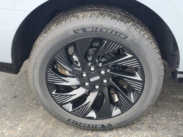 new 2025 Lincoln Navigator car, priced at $95,932