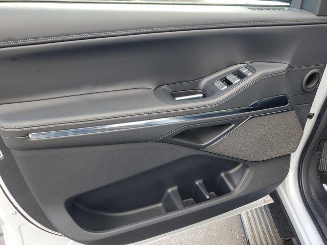 new 2025 Lincoln Navigator car, priced at $95,626