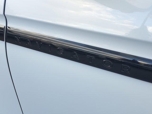 new 2025 Lincoln Navigator car, priced at $95,626