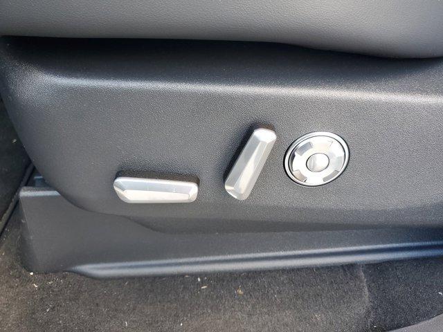 new 2025 Lincoln Navigator car, priced at $95,626