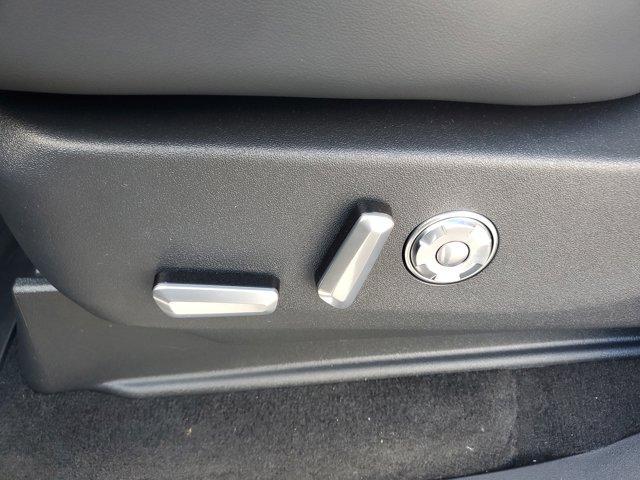 new 2025 Lincoln Navigator car, priced at $95,603