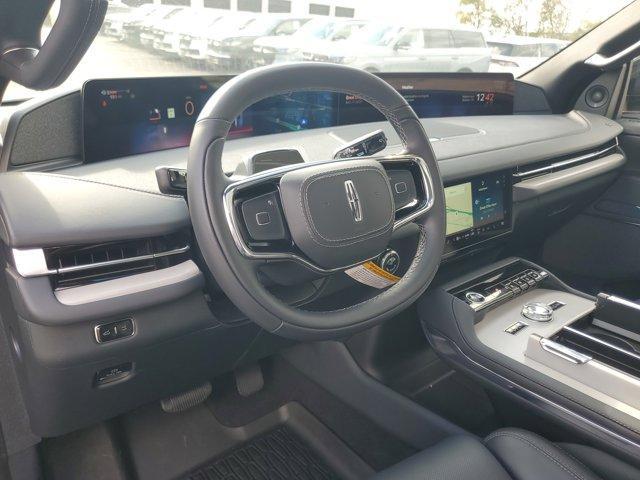 new 2025 Lincoln Navigator car, priced at $95,603