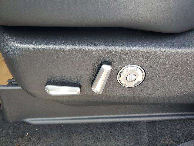 new 2025 Lincoln Navigator car, priced at $96,737