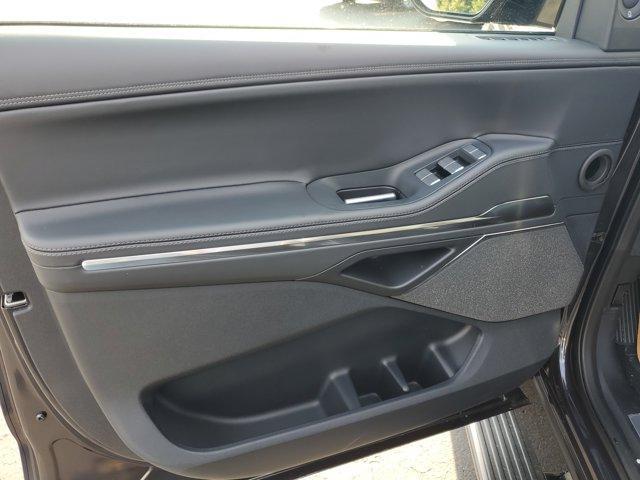 new 2025 Lincoln Navigator car, priced at $96,737