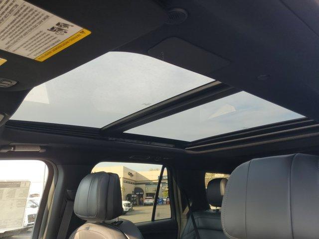 new 2025 Lincoln Navigator car, priced at $96,737