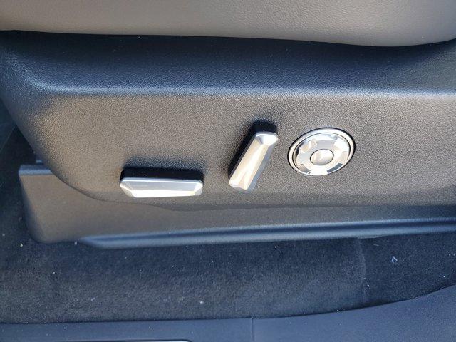 new 2025 Lincoln Navigator car, priced at $96,737