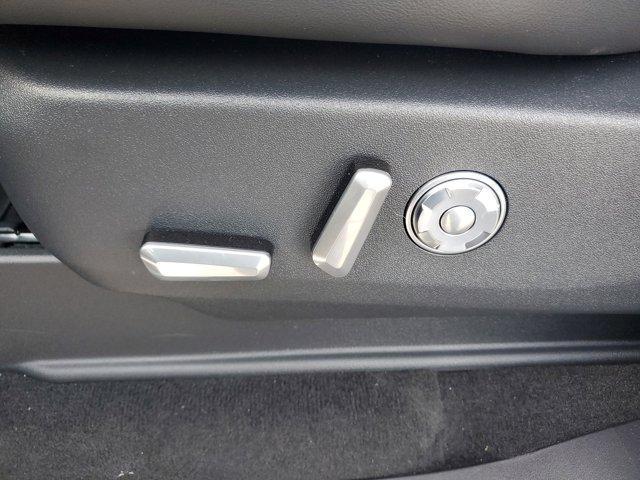 new 2025 Lincoln Navigator car, priced at $108,843