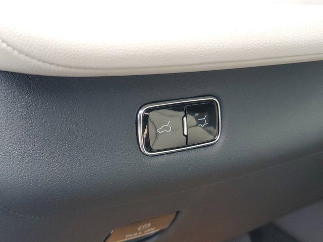 new 2025 Lincoln Navigator car, priced at $93,797