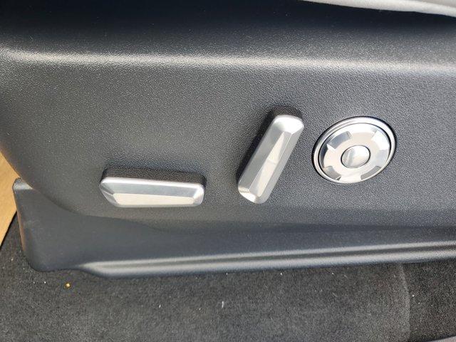 new 2025 Lincoln Navigator car, priced at $93,797