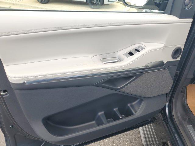 new 2025 Lincoln Navigator car, priced at $93,797