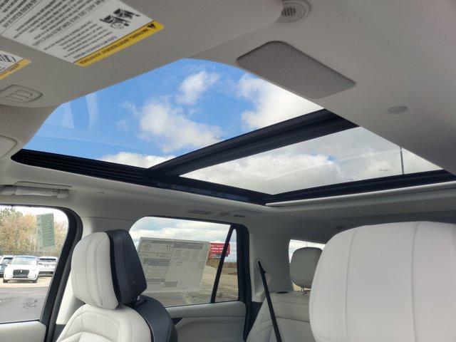 new 2025 Lincoln Navigator car, priced at $93,797