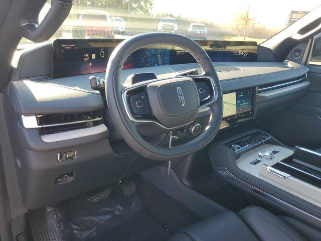 new 2025 Lincoln Navigator car, priced at $100,684